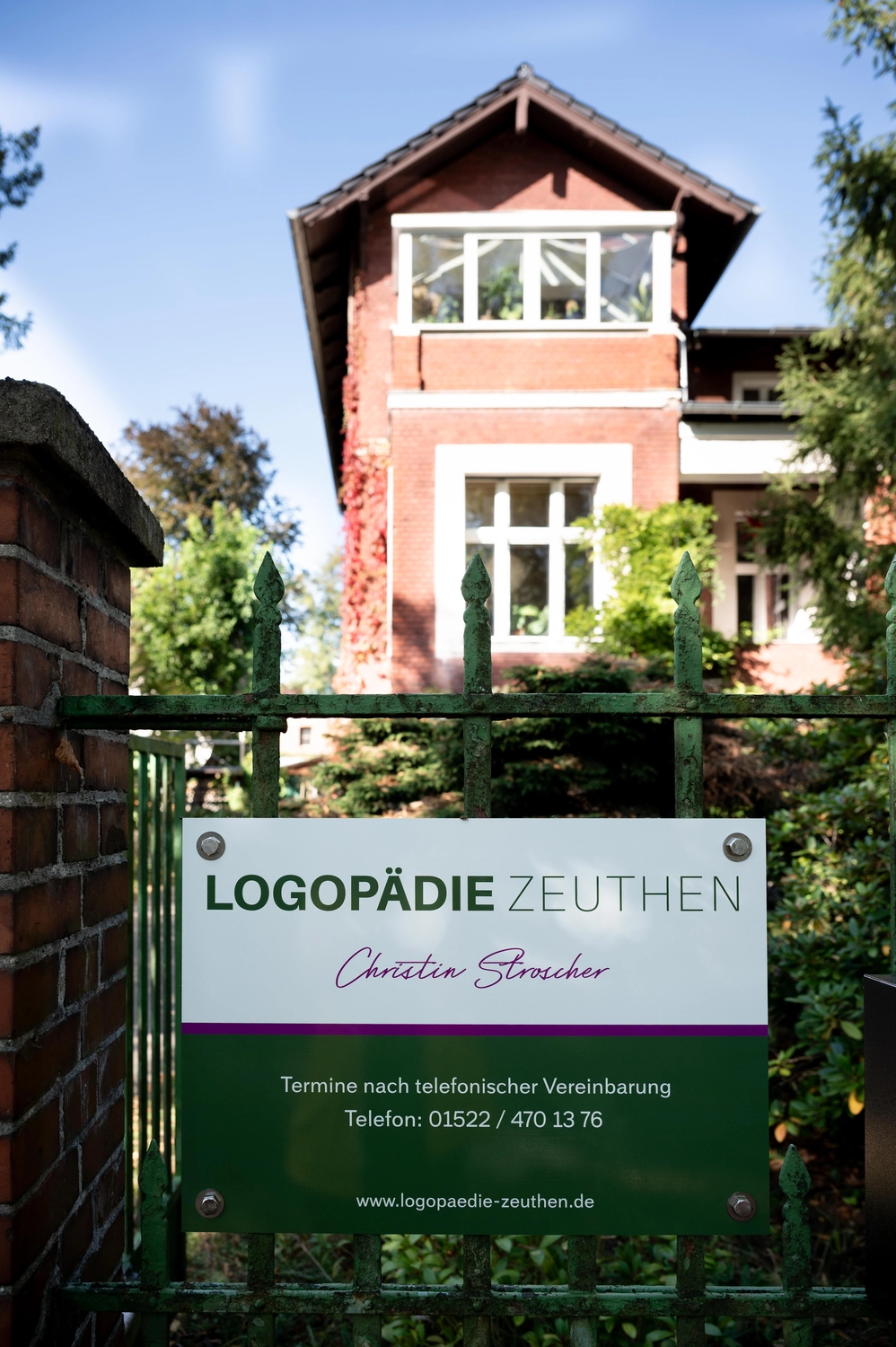 Logopädie Zeuthen - Schild des Zentrumsgebäudes